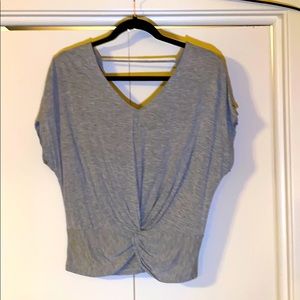 Gray cropped cotton t-shirt.